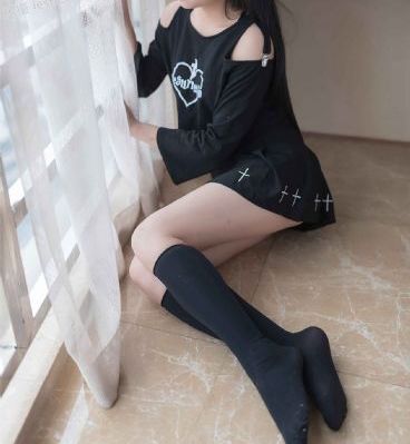 被淋湿的寡妇bd中文字幕